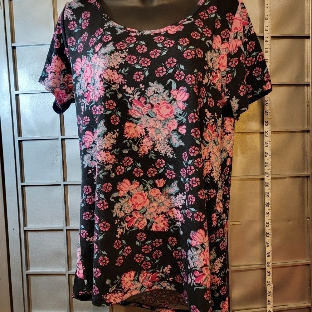 LulaRoe size medium blouse.